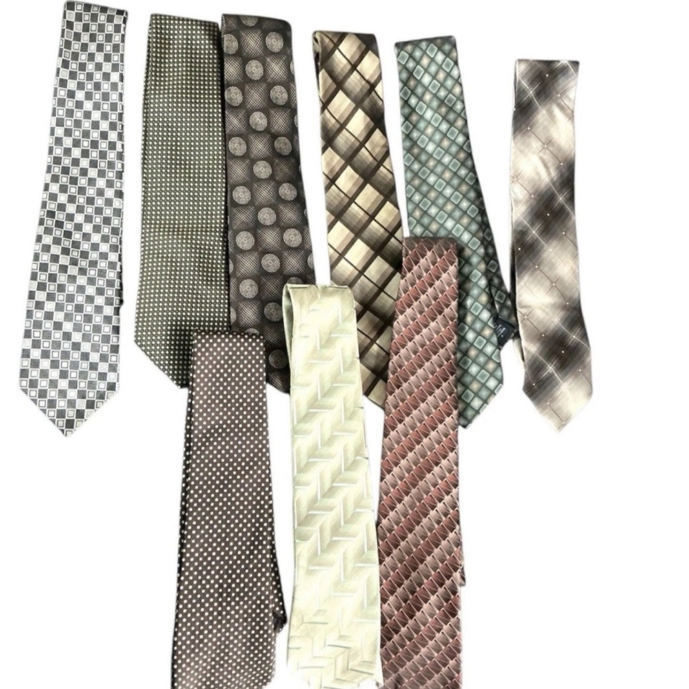 Lot of 37 Modern And Vintage Polyester And Silk Men’s Neckties. Skinny And Wide.